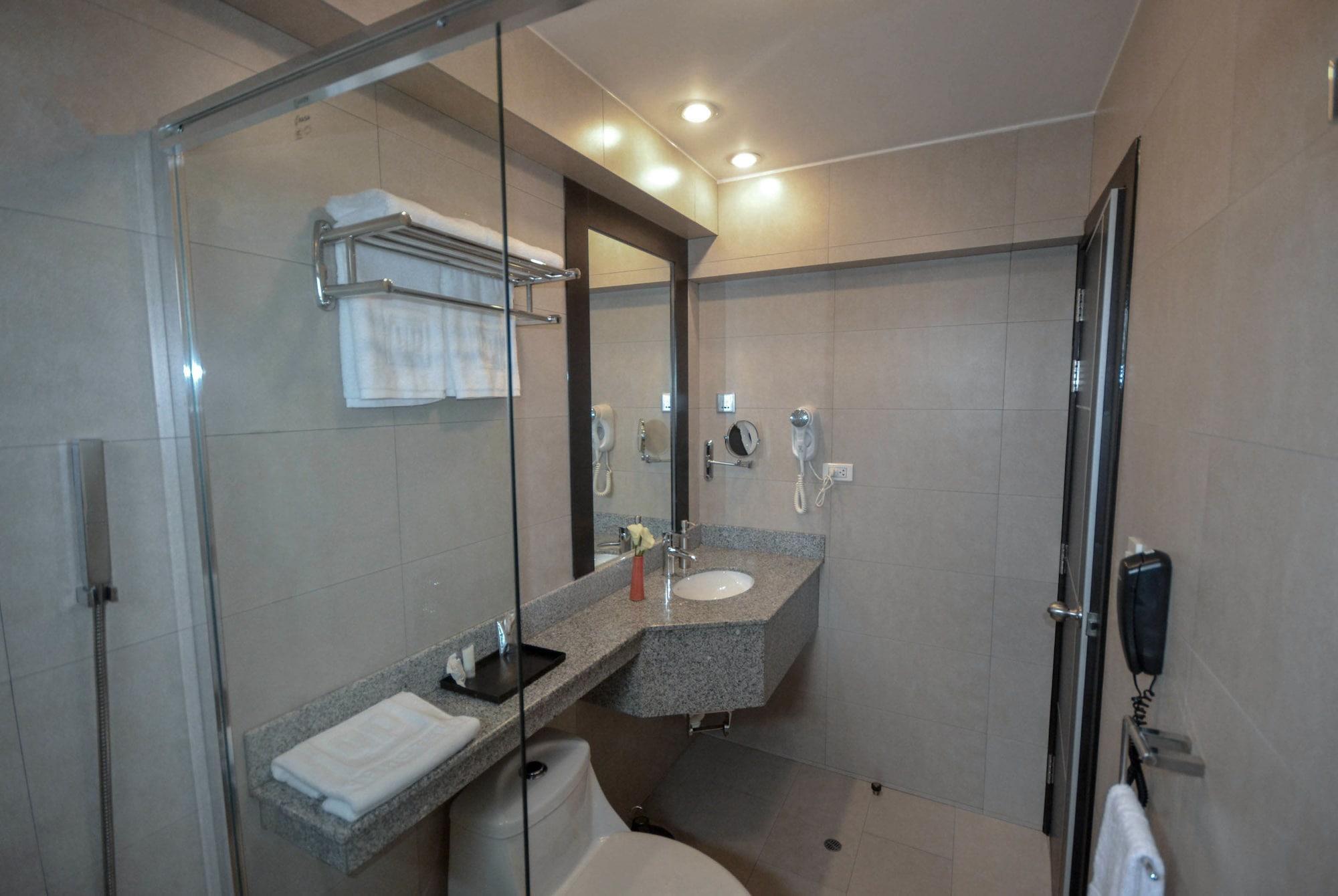 Qp Hotels Trujillo Exterior photo