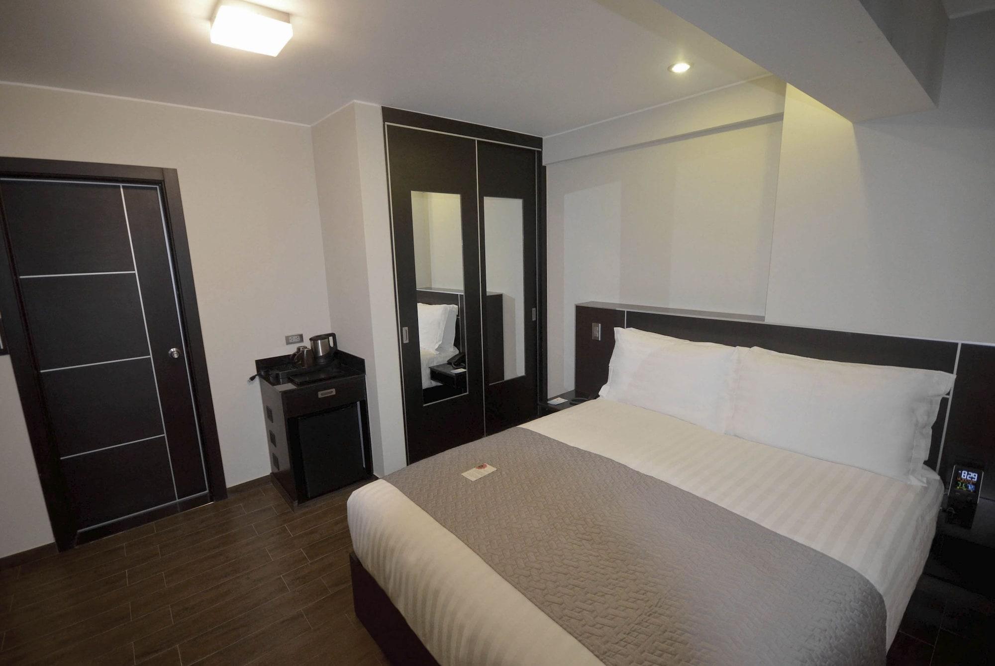 Qp Hotels Trujillo Exterior photo