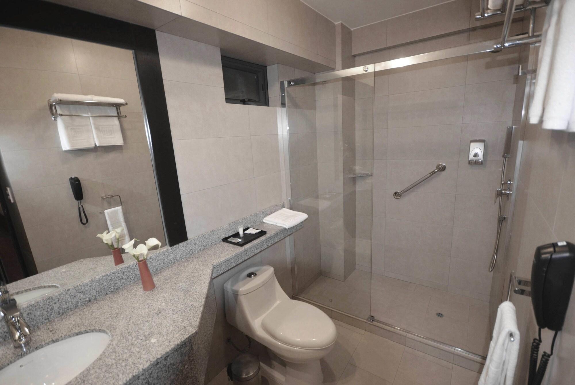 Qp Hotels Trujillo Exterior photo