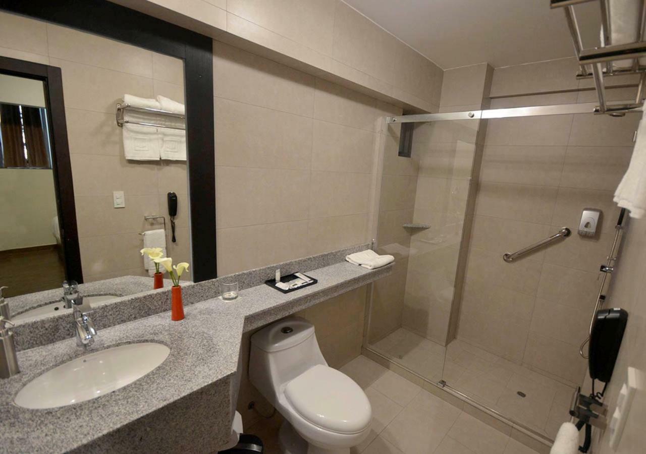 Qp Hotels Trujillo Exterior photo